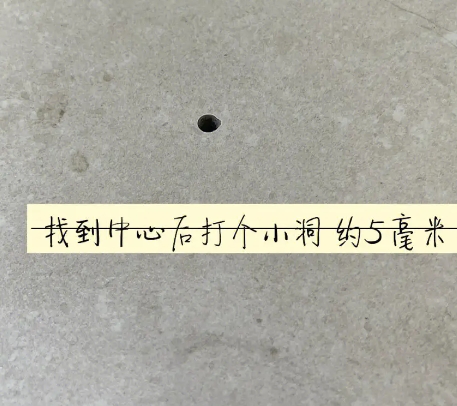 留坝瓷砖空鼓维修公司专业解答在瓷砖铺贴过程中，如果砂料搅拌不均匀，将会带来以下问题