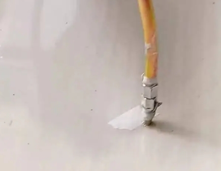 留坝瓷砖空鼓维修公司专业解答在瓷砖铺贴过程中，如果使用的砂料过粗（如全部使用了粗砂），可能会导致以下问题